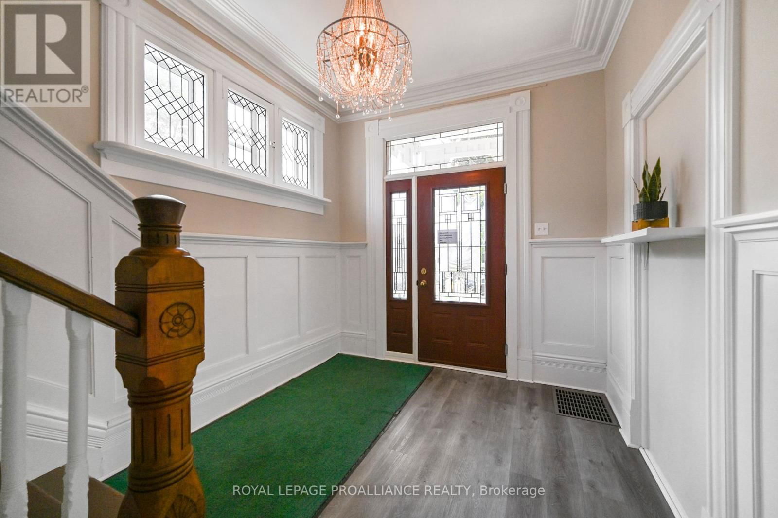 35 BETHUNE STREET Image 3