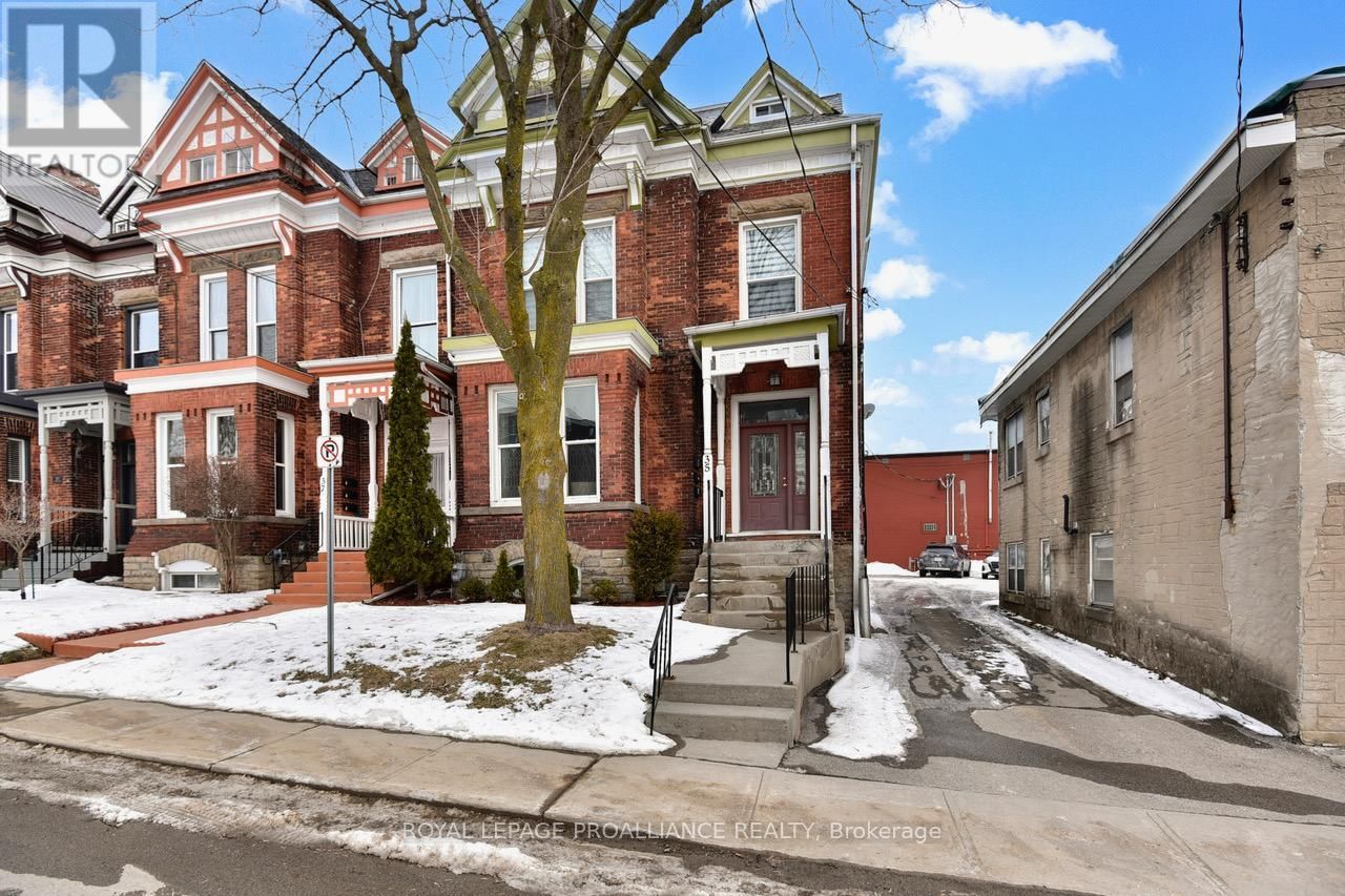 35 BETHUNE STREET Image 31