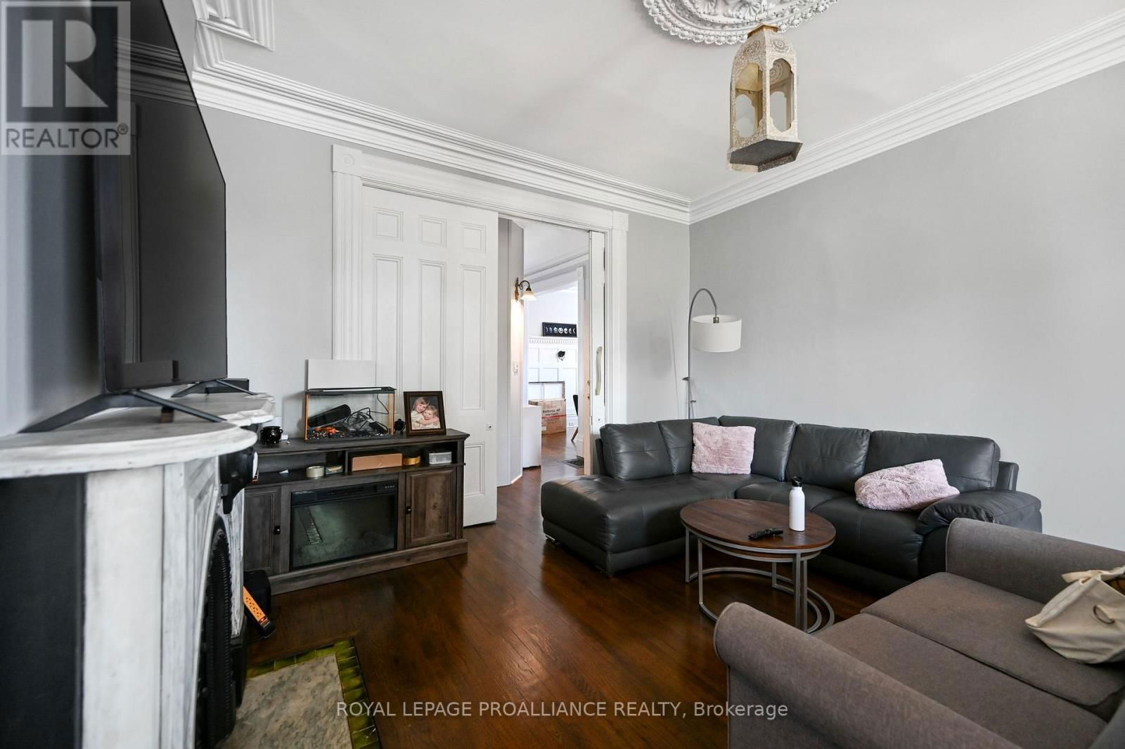 35 BETHUNE STREET Image 9