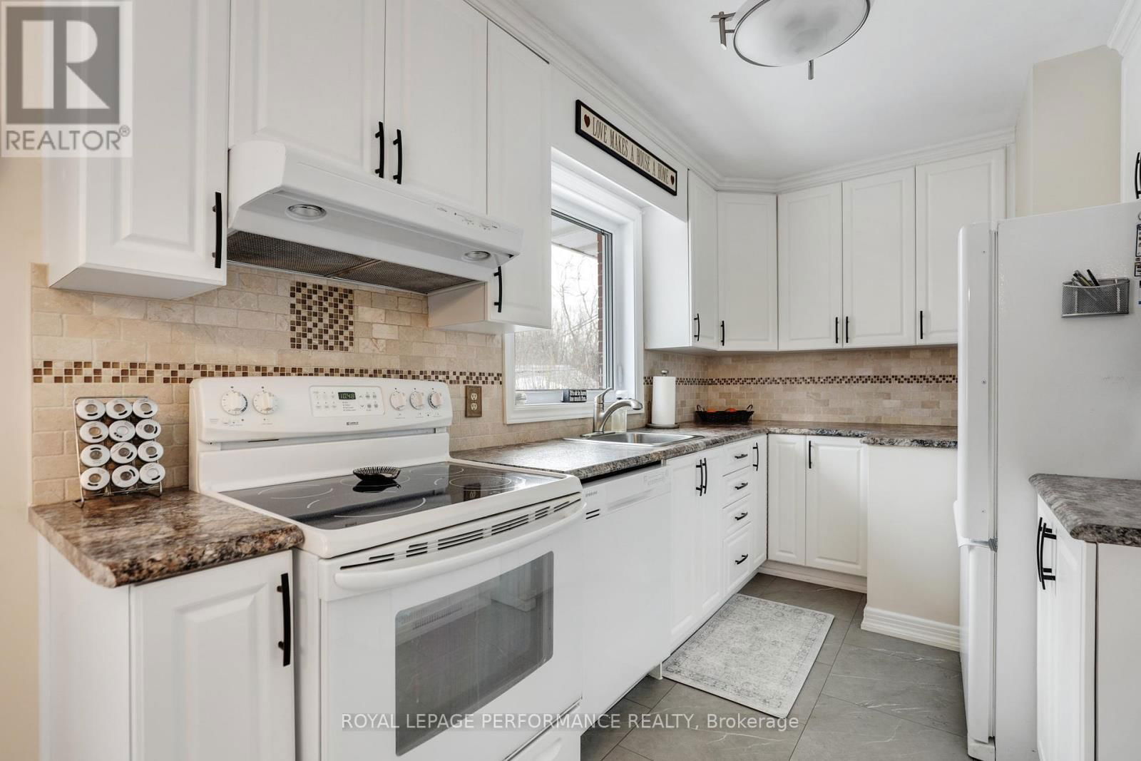 2195 PROSPECT AVENUE Image 6