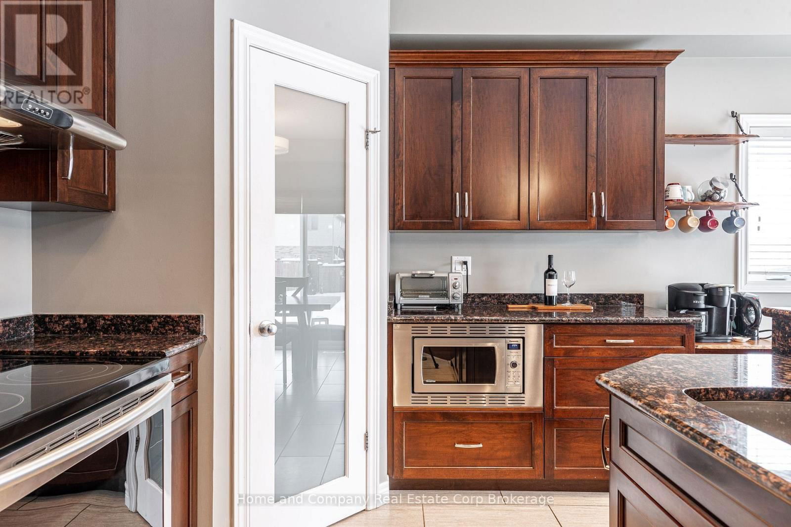 13 BROWN STREET Image 12