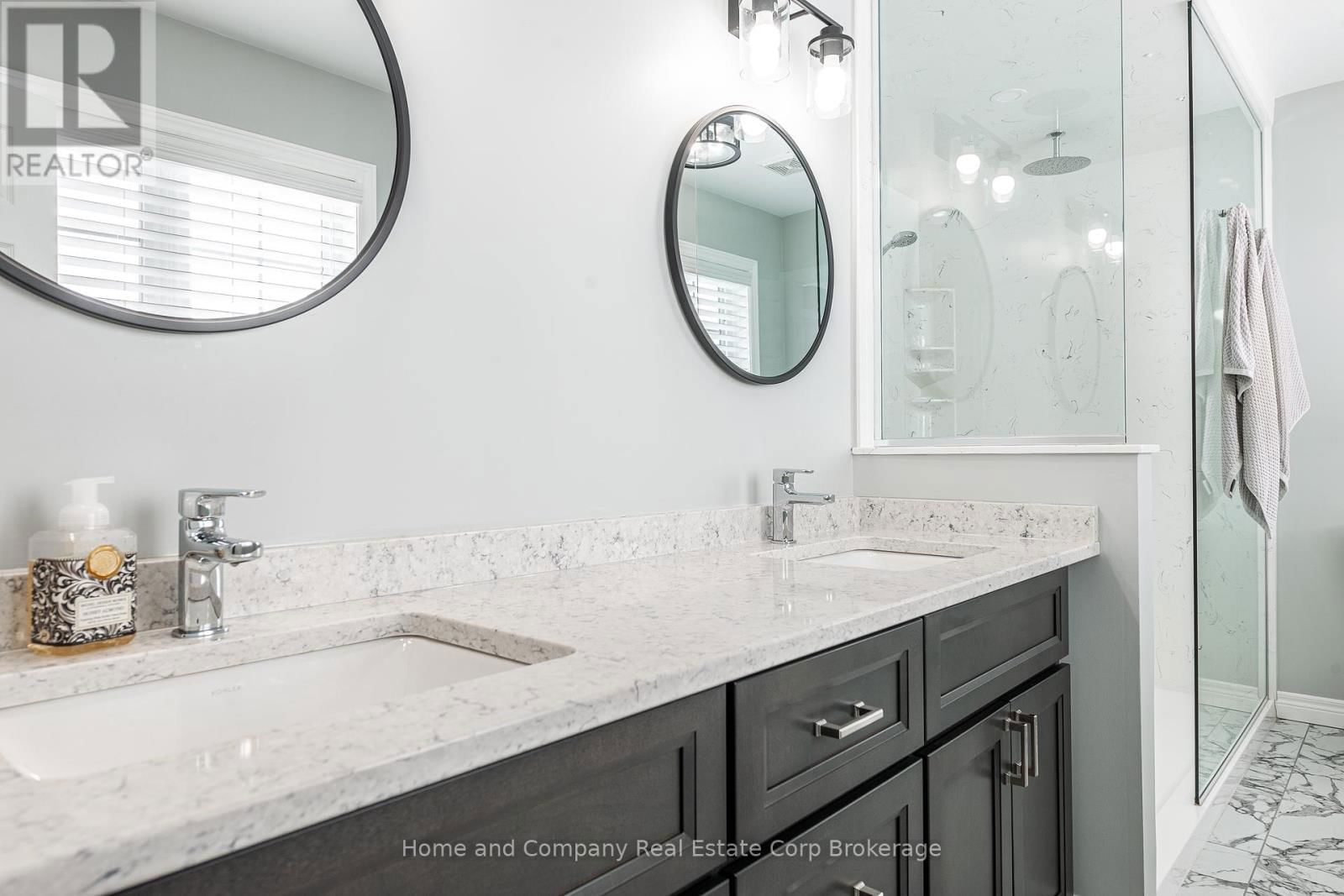 13 BROWN STREET Image 21