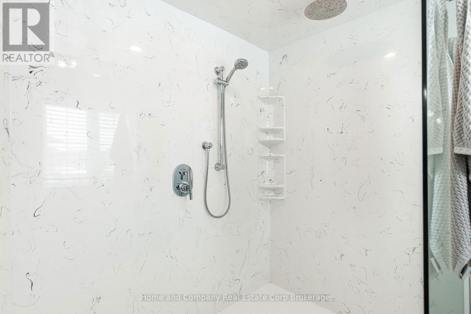 13 BROWN STREET Image 22