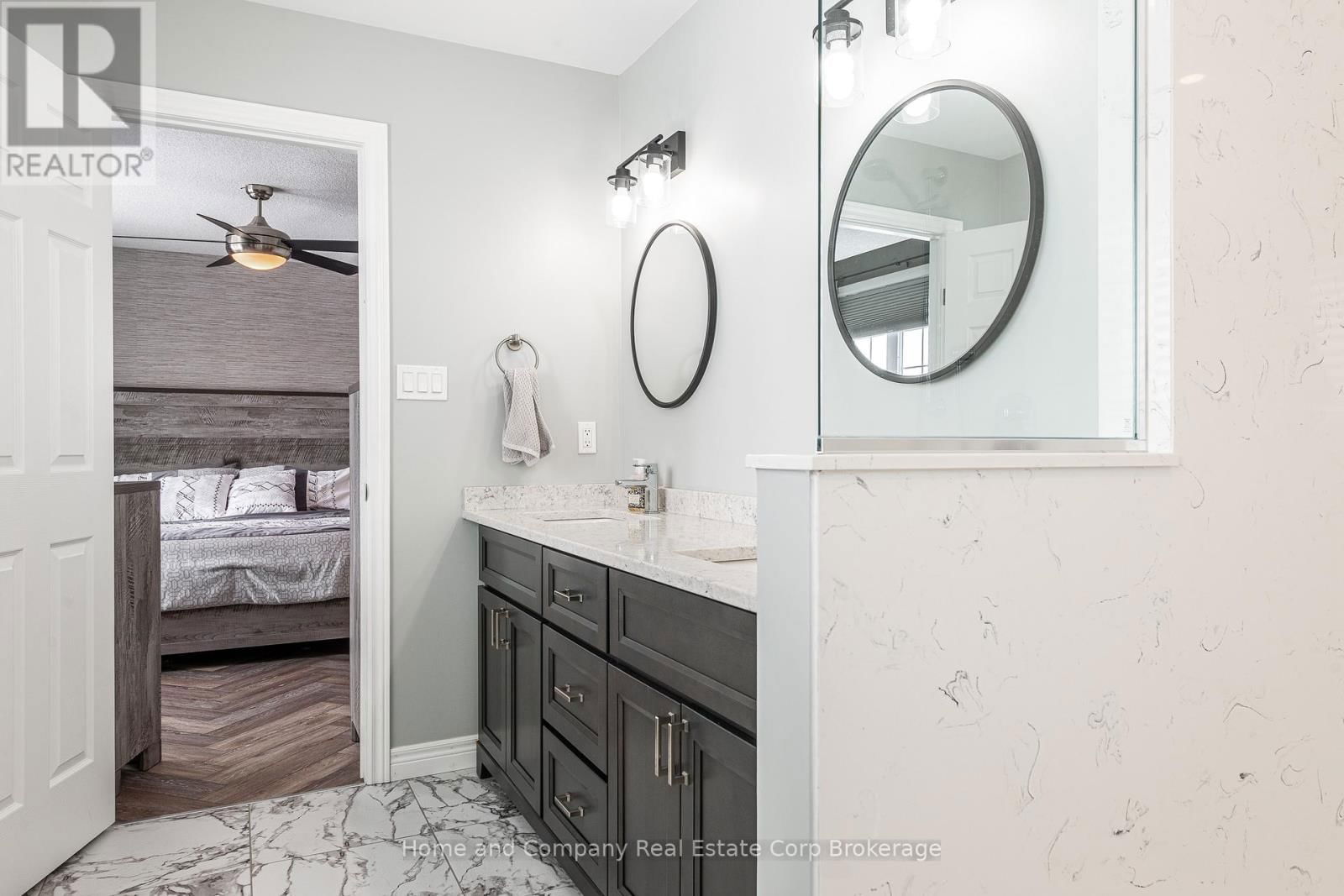 13 BROWN STREET Image 23
