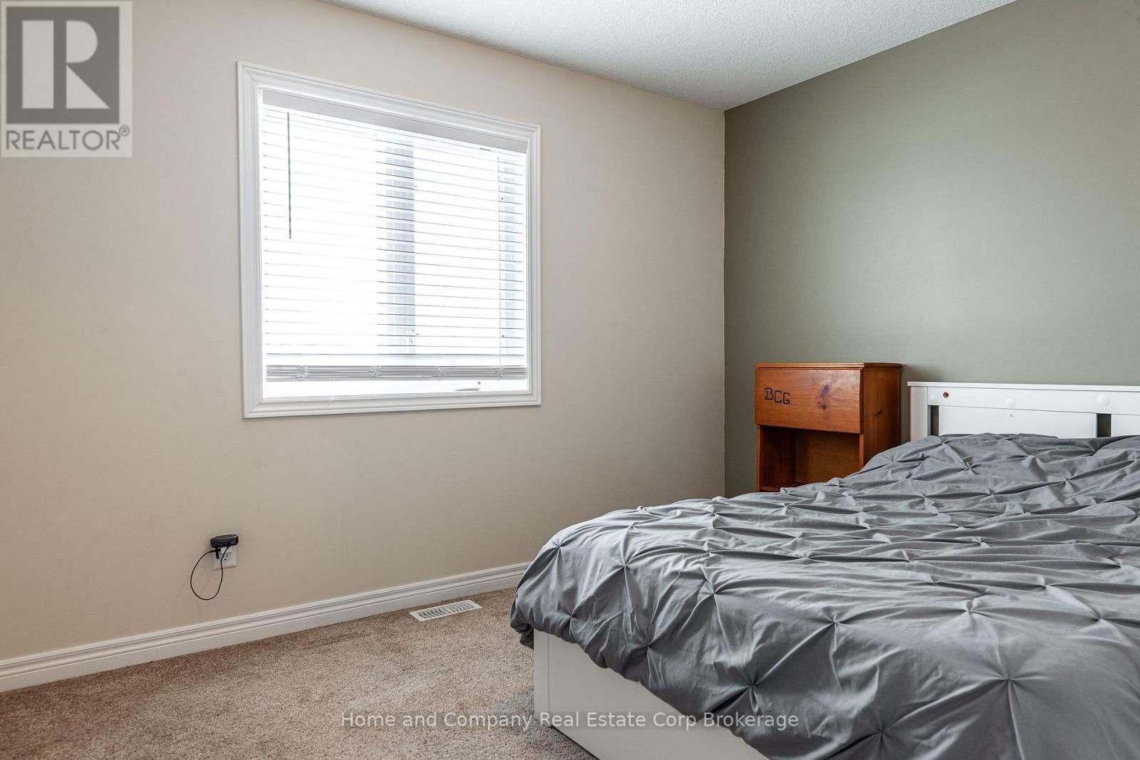 13 BROWN STREET Image 26