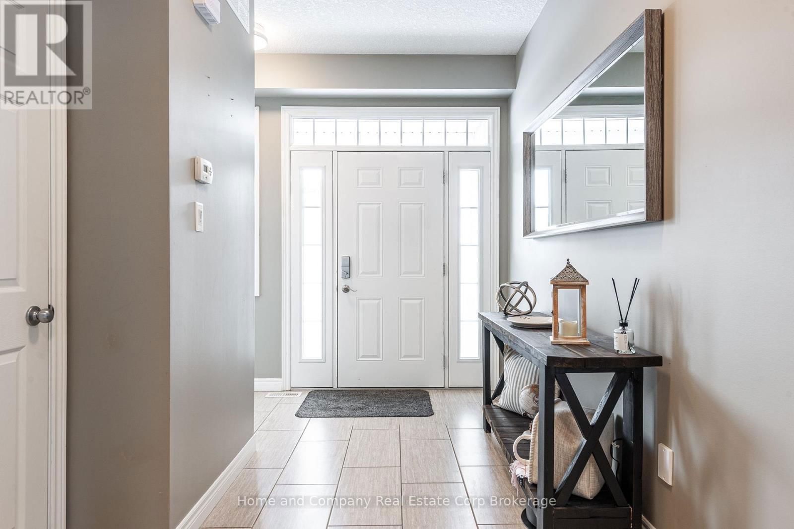 13 BROWN STREET Image 33