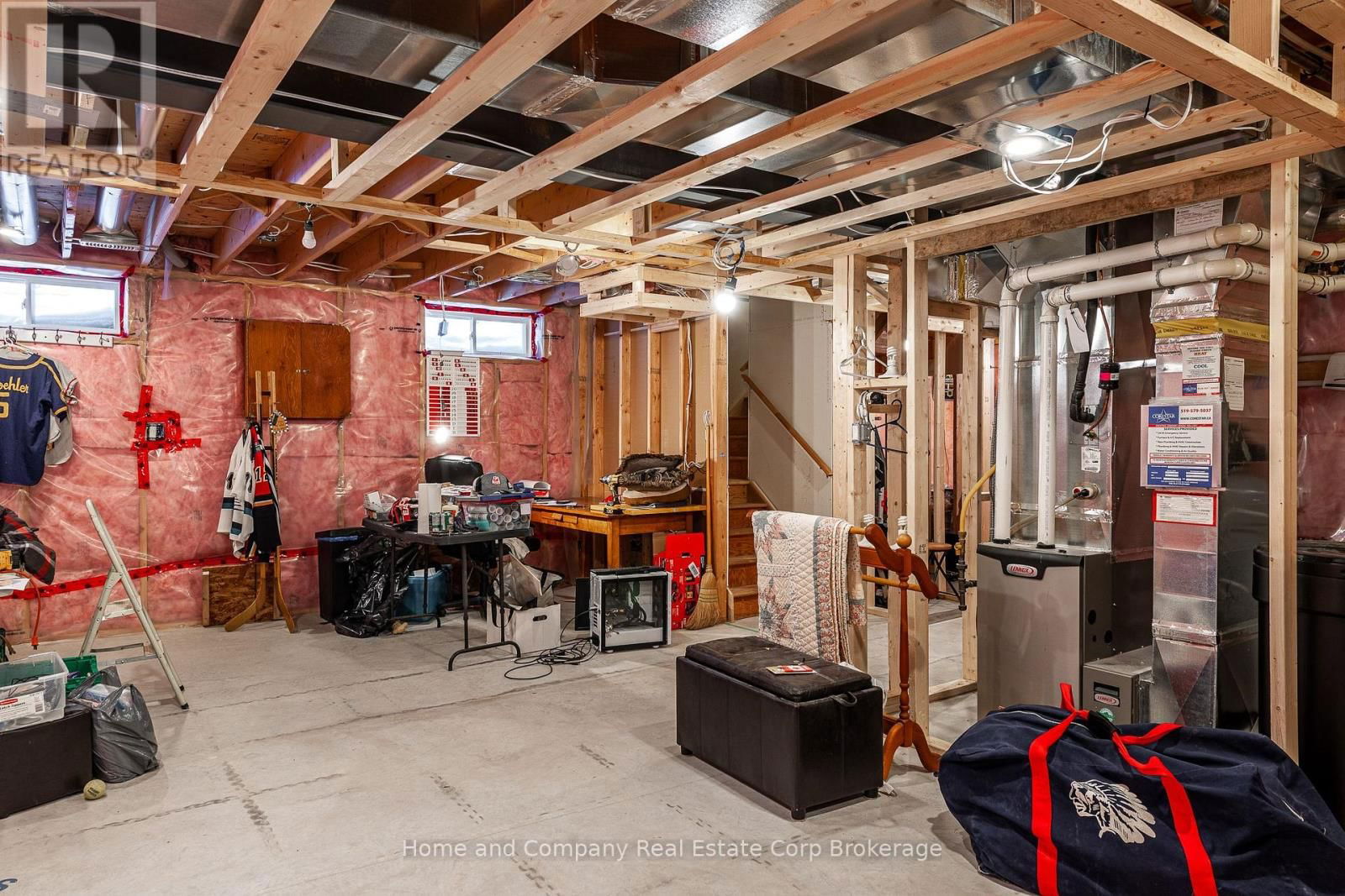 13 BROWN STREET Image 35