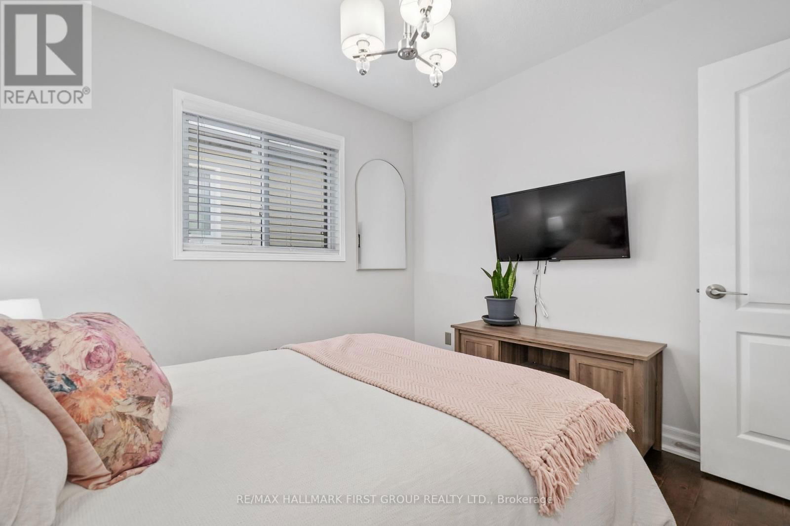 70 JIGGINS COURT Image 24