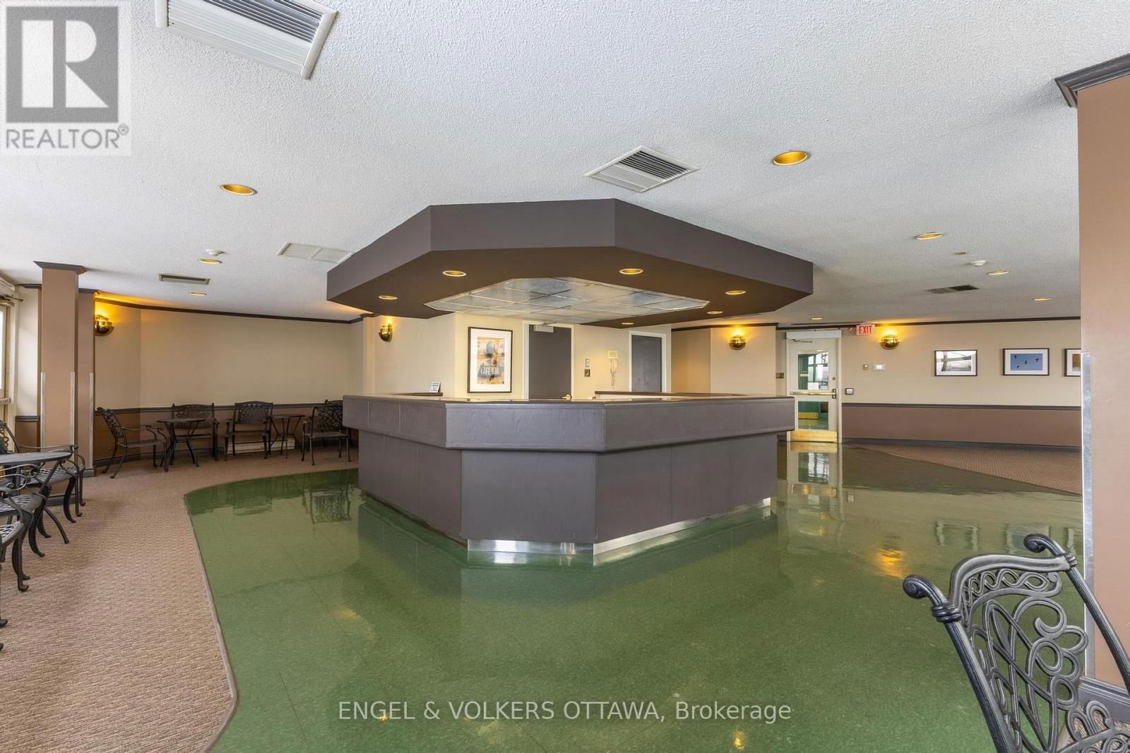 824 - 1025 GRENON AVENUE Image 16