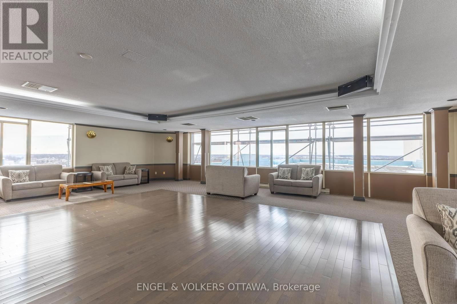 824 - 1025 GRENON AVENUE Image 18