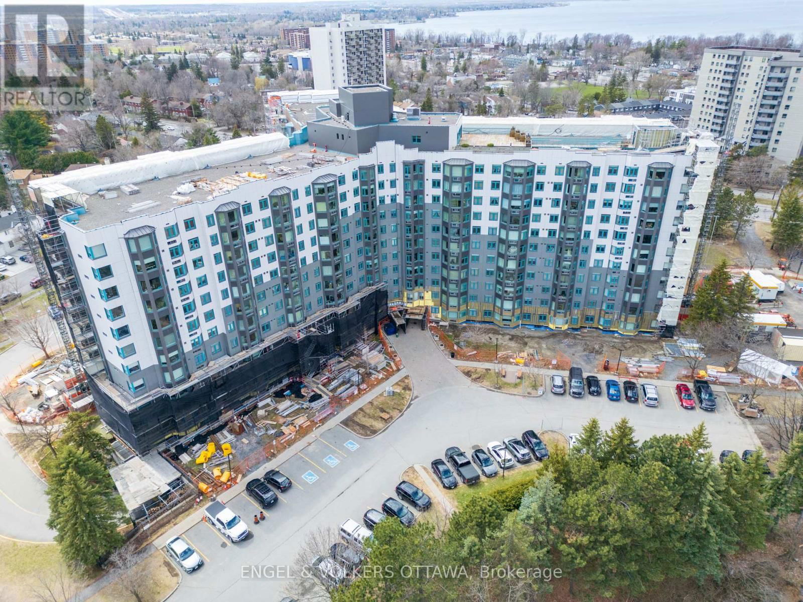 824 - 1025 GRENON AVENUE Image 2