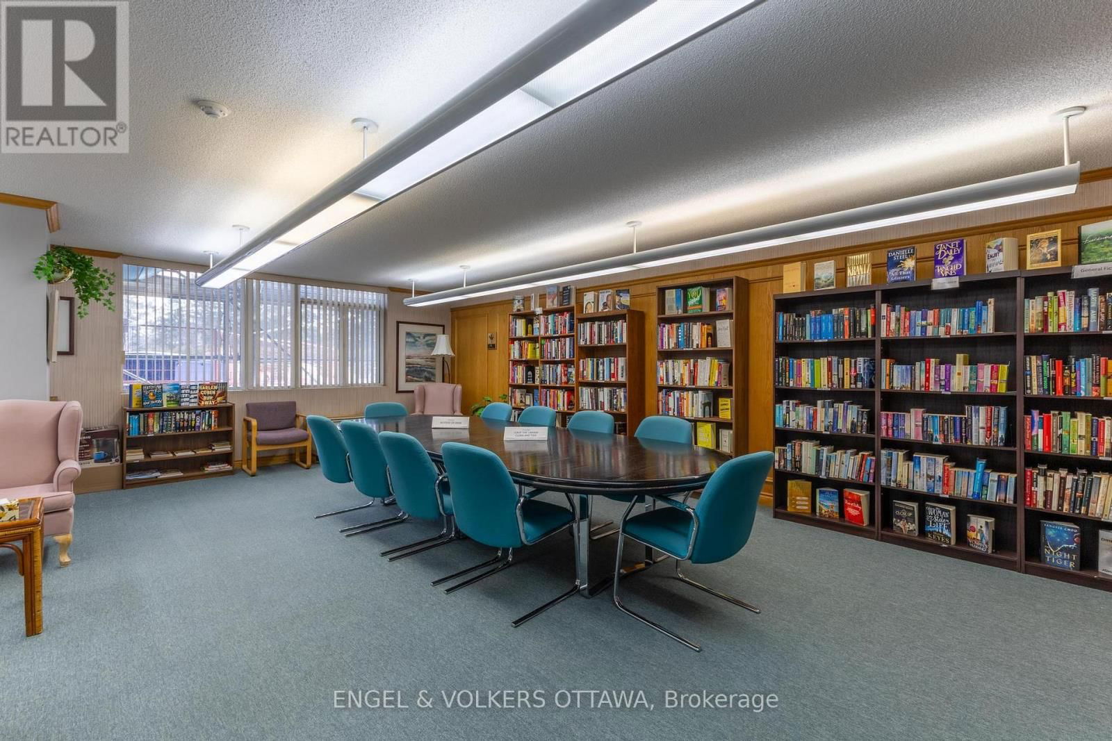 824 - 1025 GRENON AVENUE Image 20