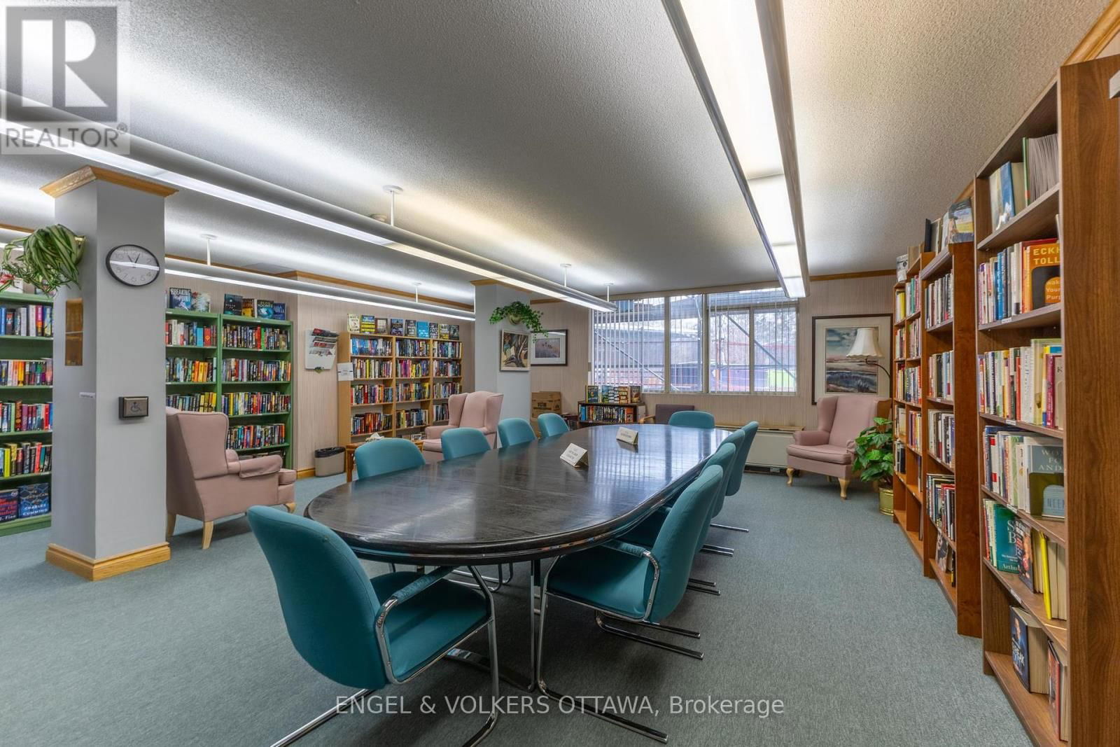 824 - 1025 GRENON AVENUE Image 21
