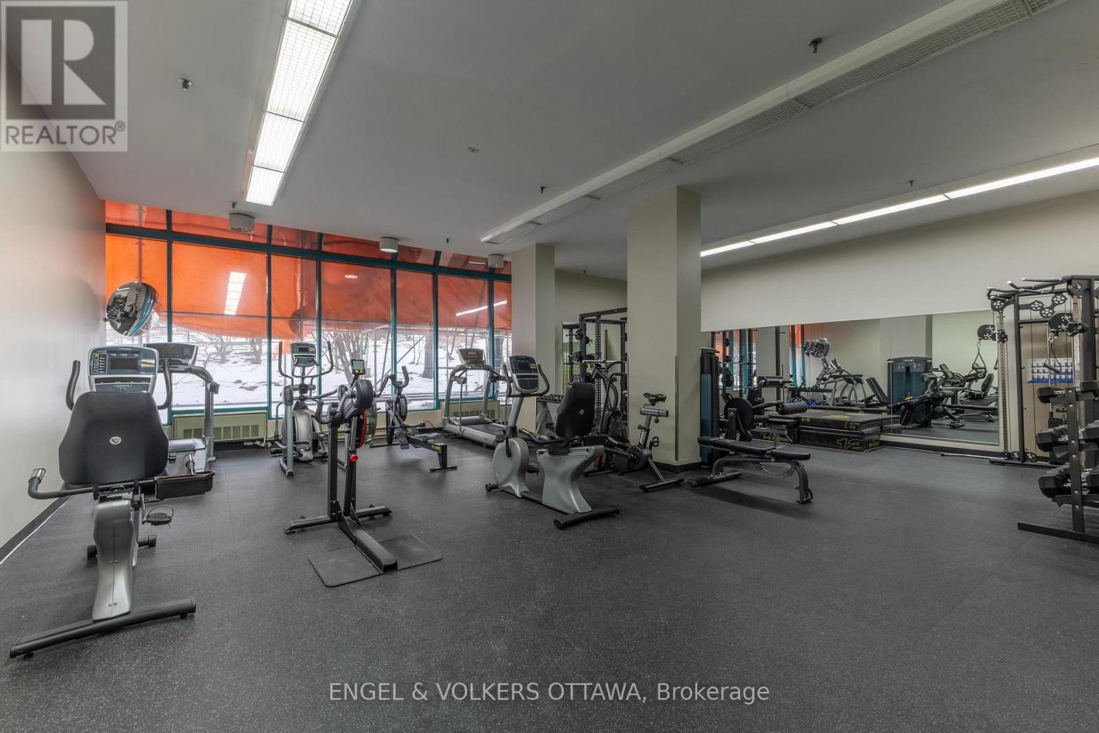 824 - 1025 GRENON AVENUE Image 27