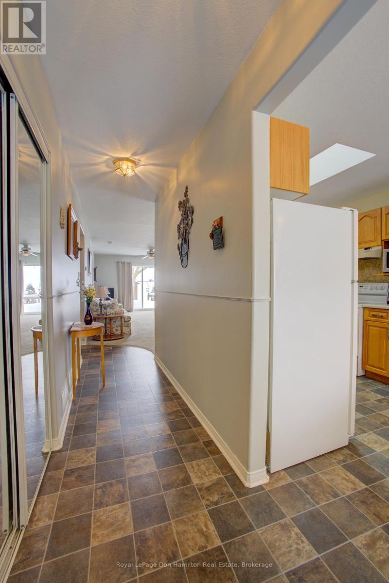 101 MEADOWVIEW LANE SOUTH Image 3