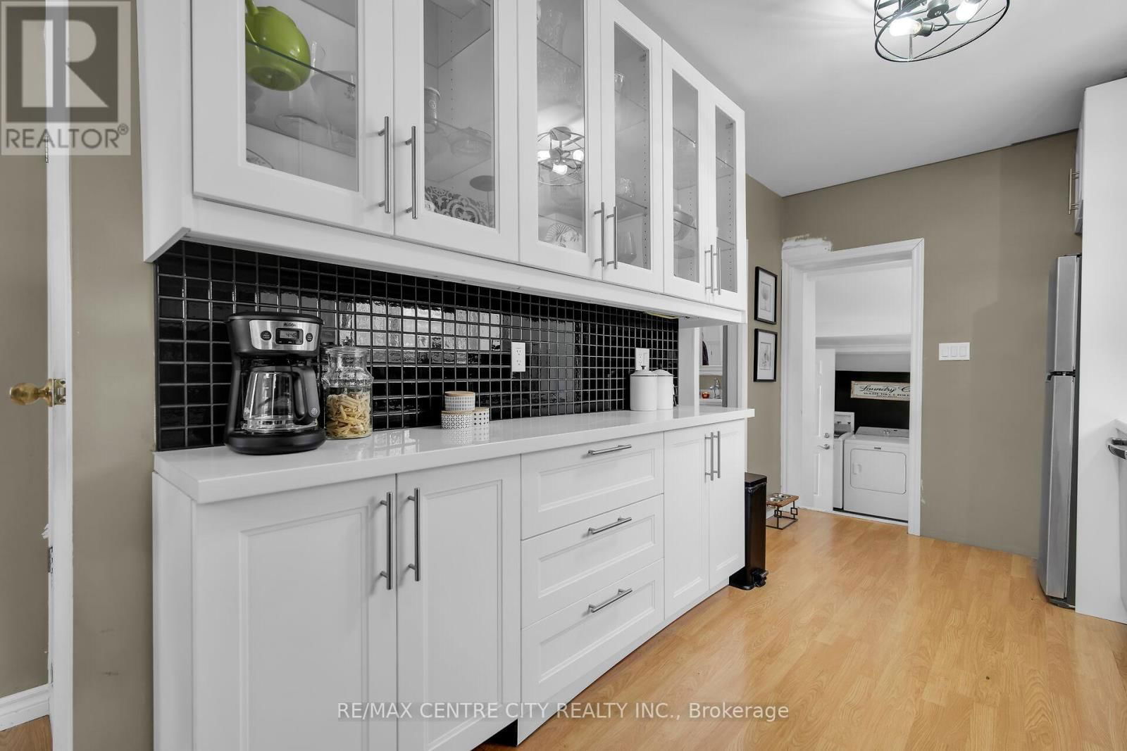 36 WALNUT STREET WEST Image 12