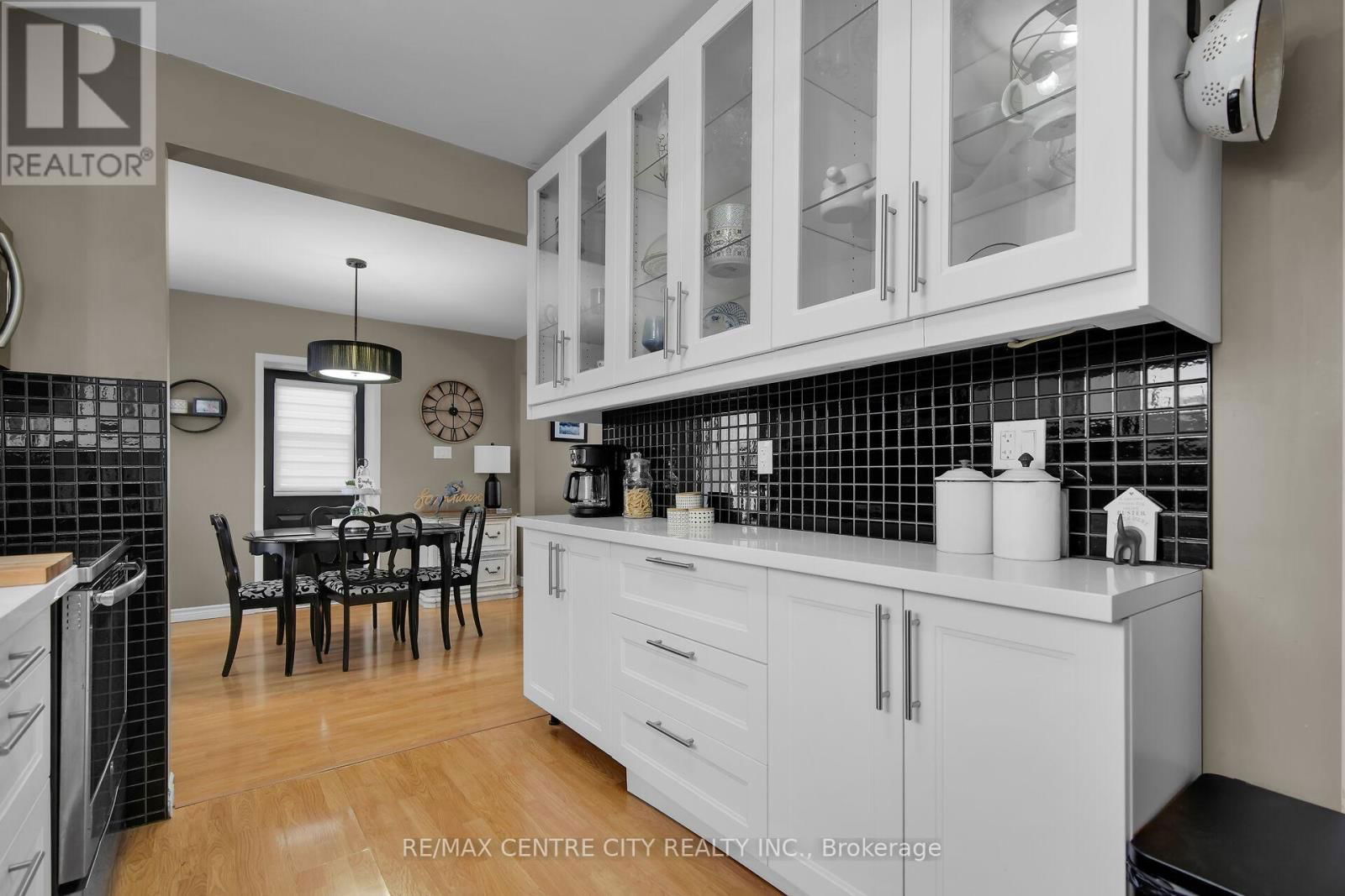 36 WALNUT STREET WEST Image 16