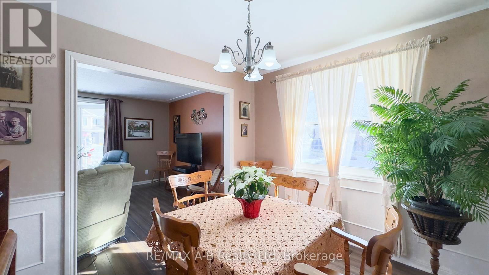 101 MIDDLETON STREET Image 14