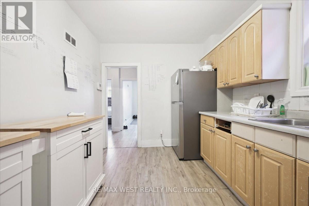 102 PARKDALE AVENUE Image 5