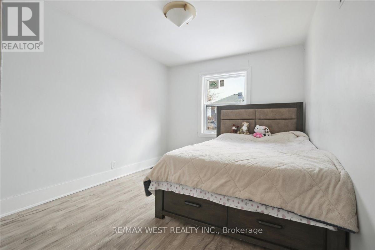 102 PARKDALE AVENUE Image 7