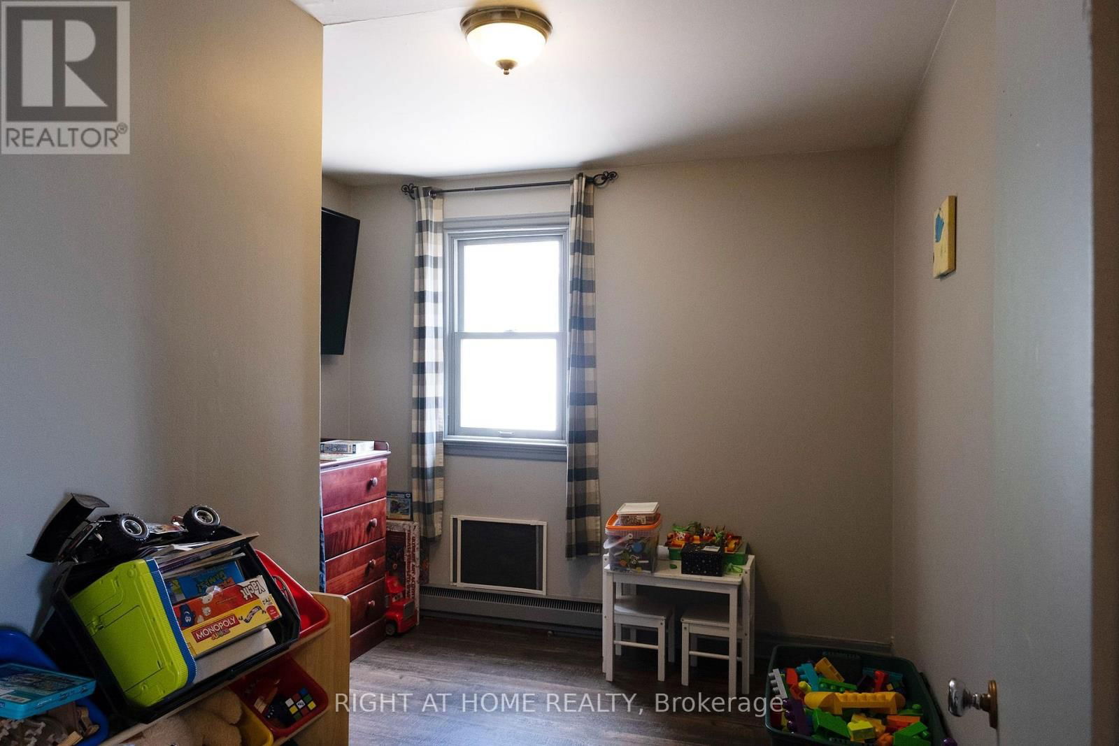 229 ELGIN STREET WEST Image 10