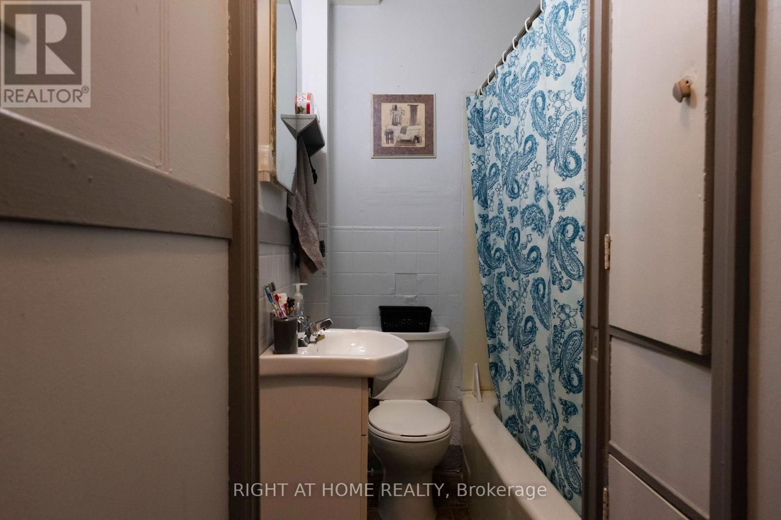 229 ELGIN STREET WEST Image 11