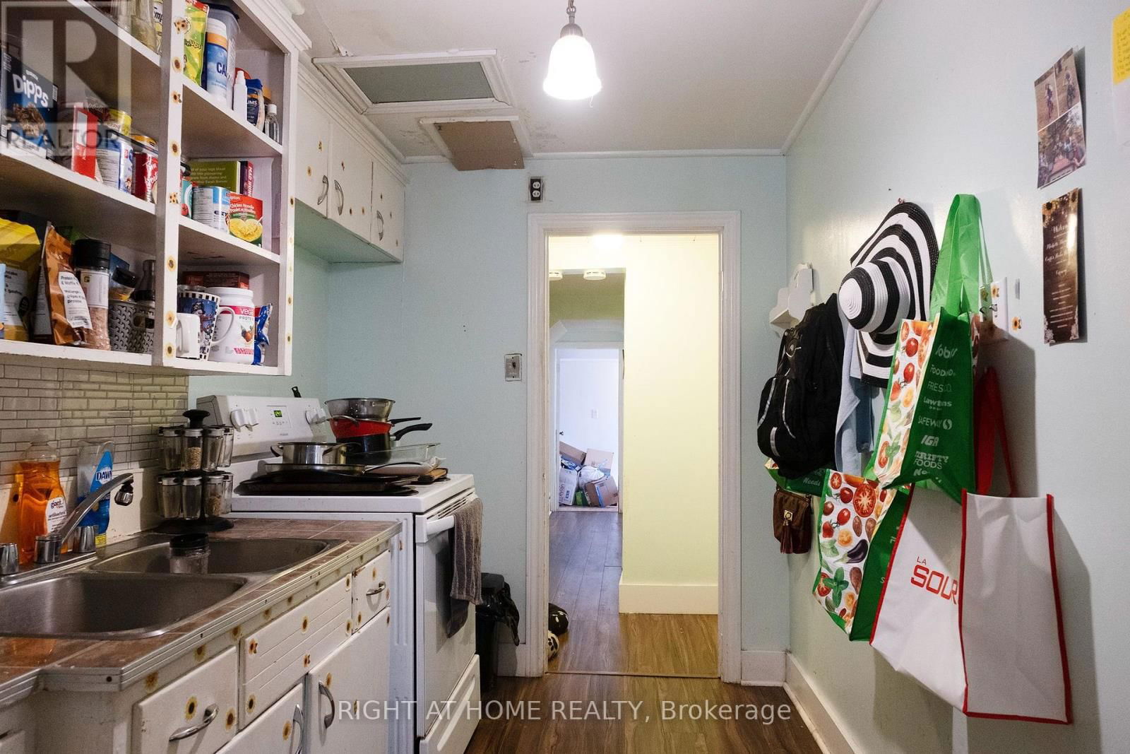 229 ELGIN STREET WEST Image 17
