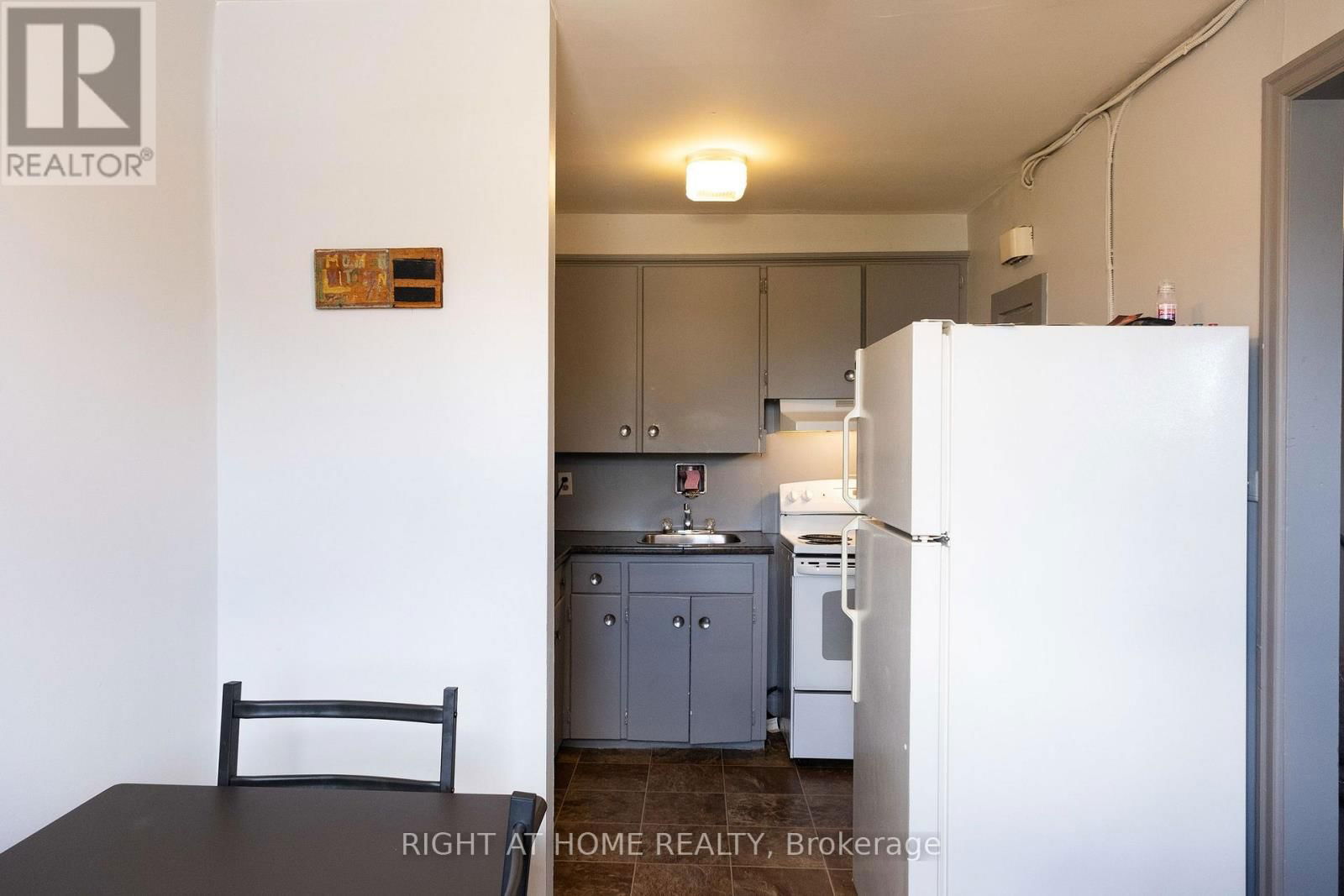 229 ELGIN STREET WEST Image 7