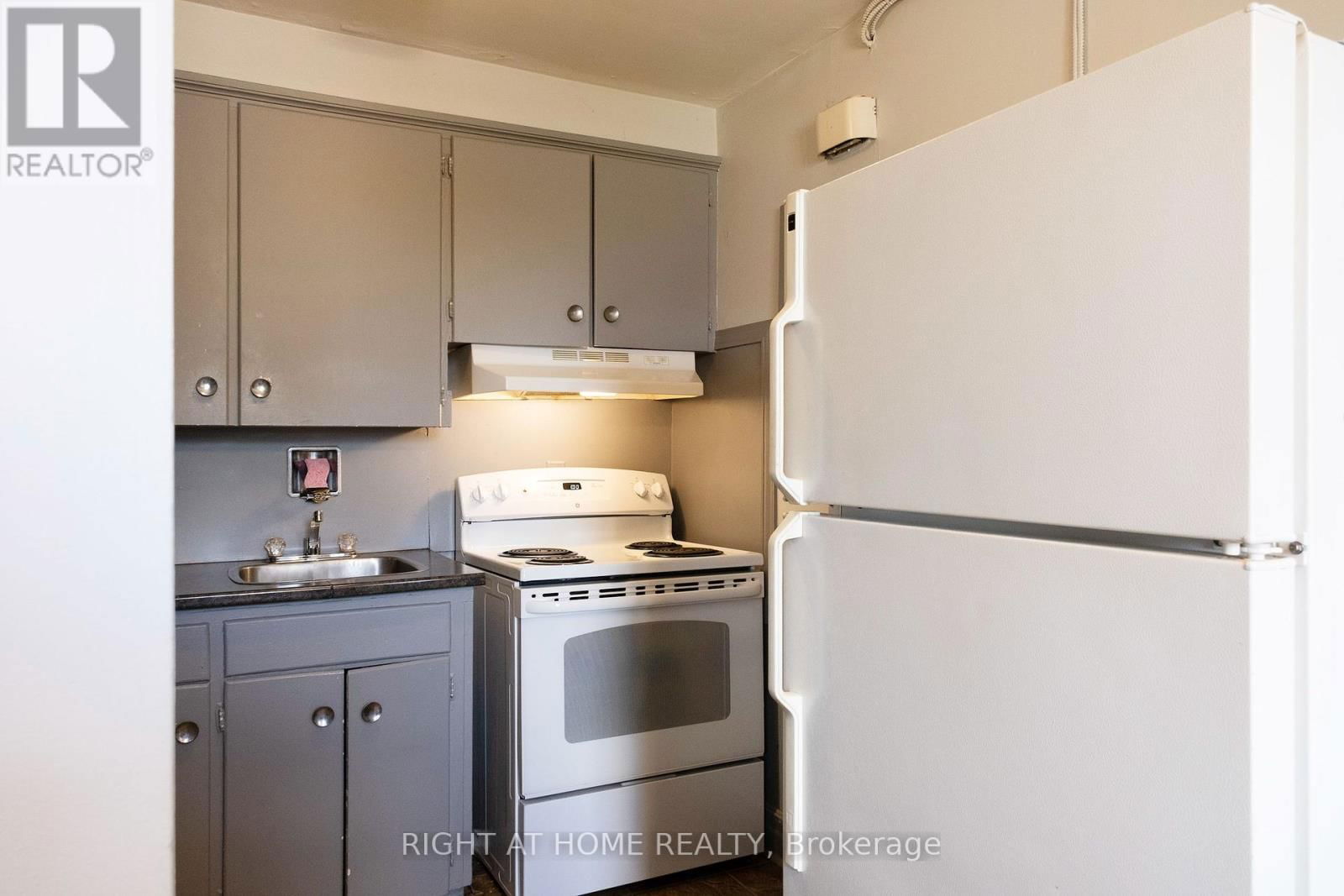 229 ELGIN STREET WEST Image 8