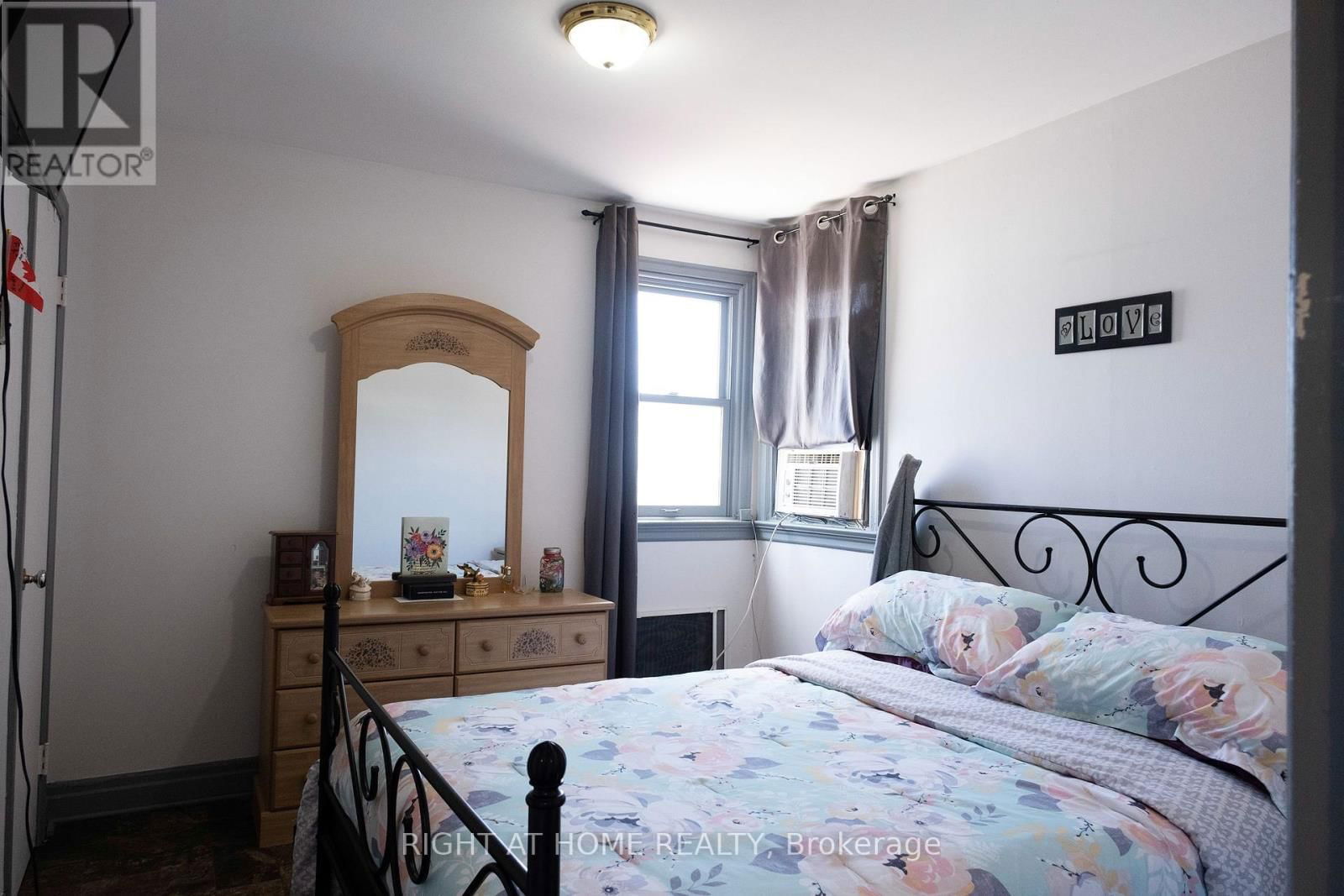 229 ELGIN STREET WEST Image 9