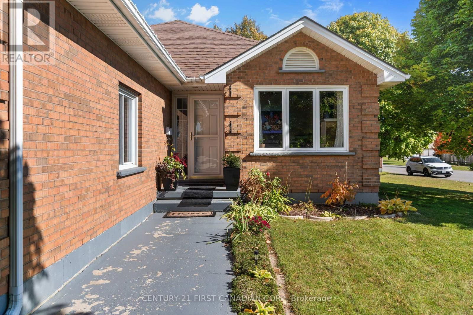 38 ST. MICHAEL'S STREET Image 2