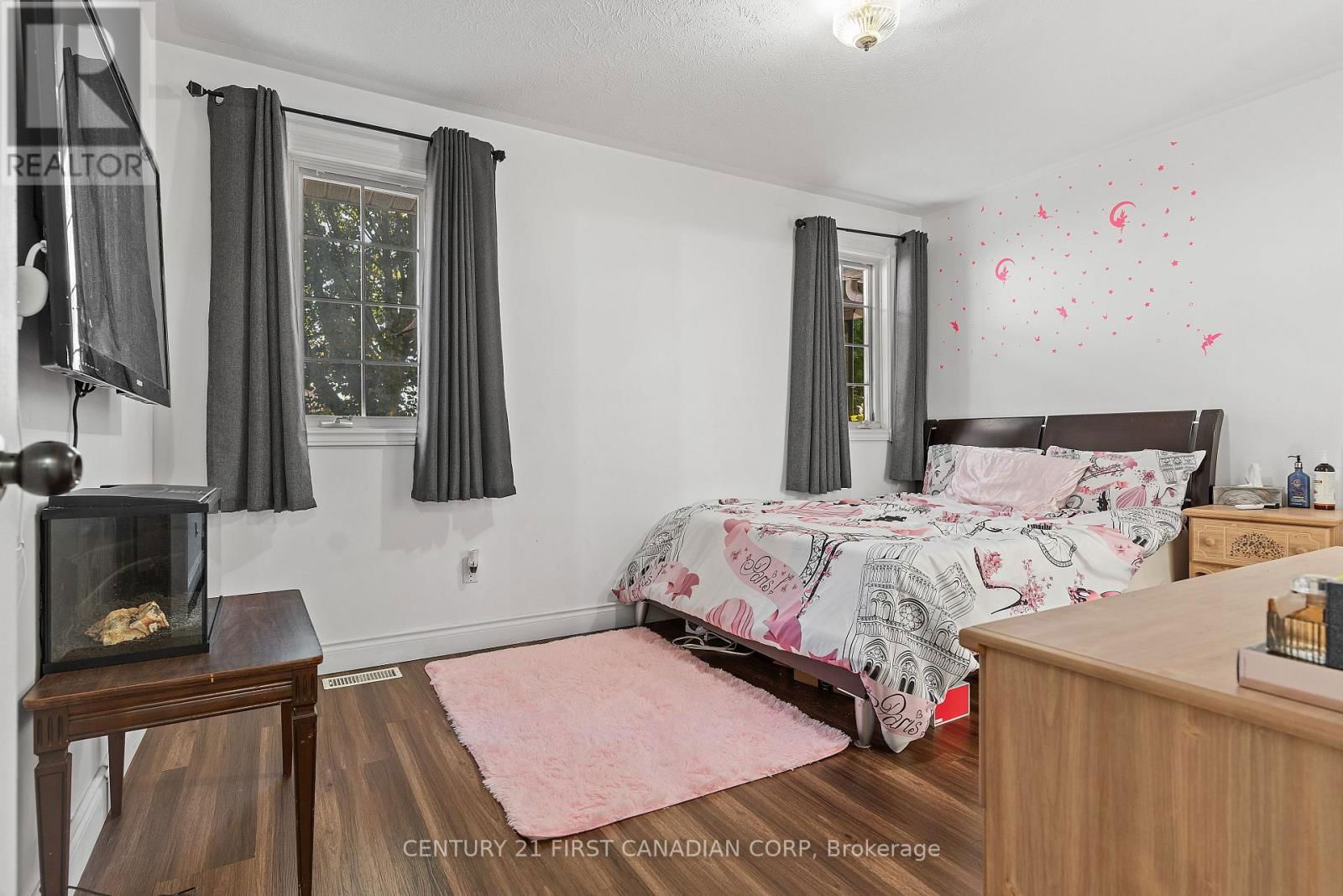 38 ST. MICHAEL'S STREET Image 9