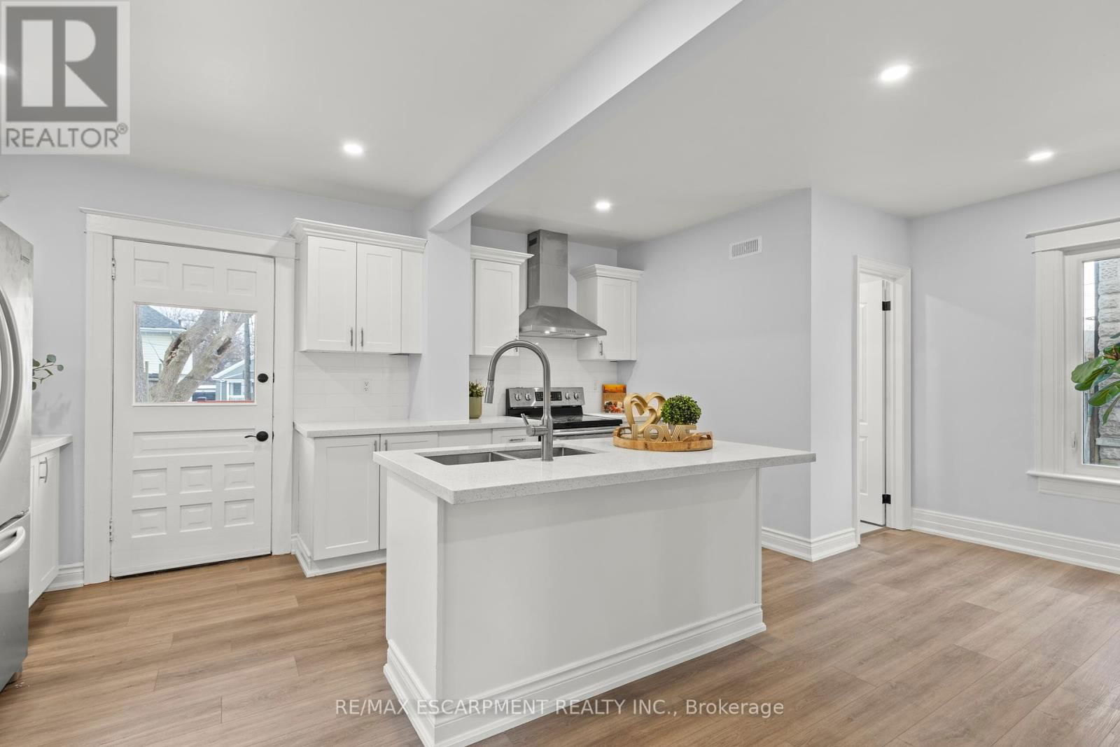 2 BERRYMAN AVENUE Image 15
