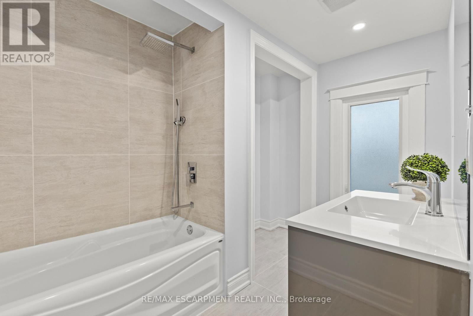 2 BERRYMAN AVENUE Image 21