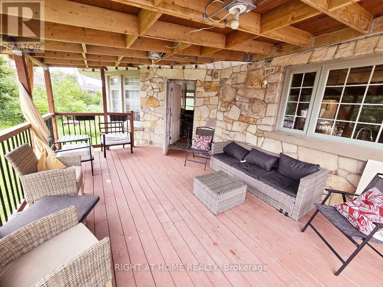 1196 RAINBOW STREET Image 13