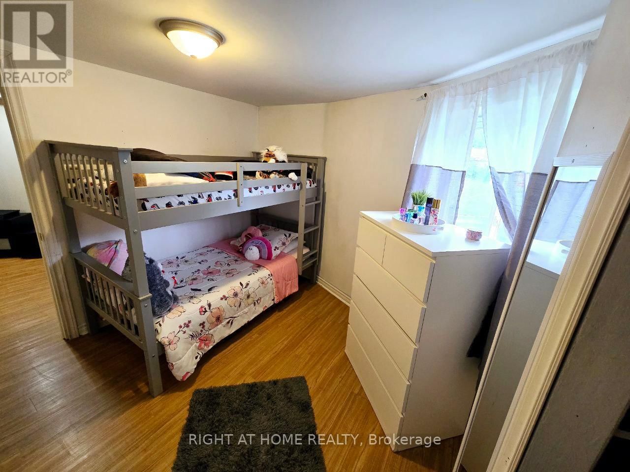 1196 RAINBOW STREET Image 16
