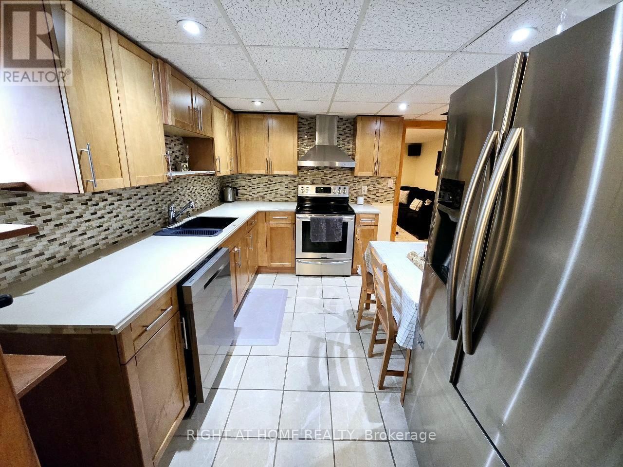 1196 RAINBOW STREET Image 17