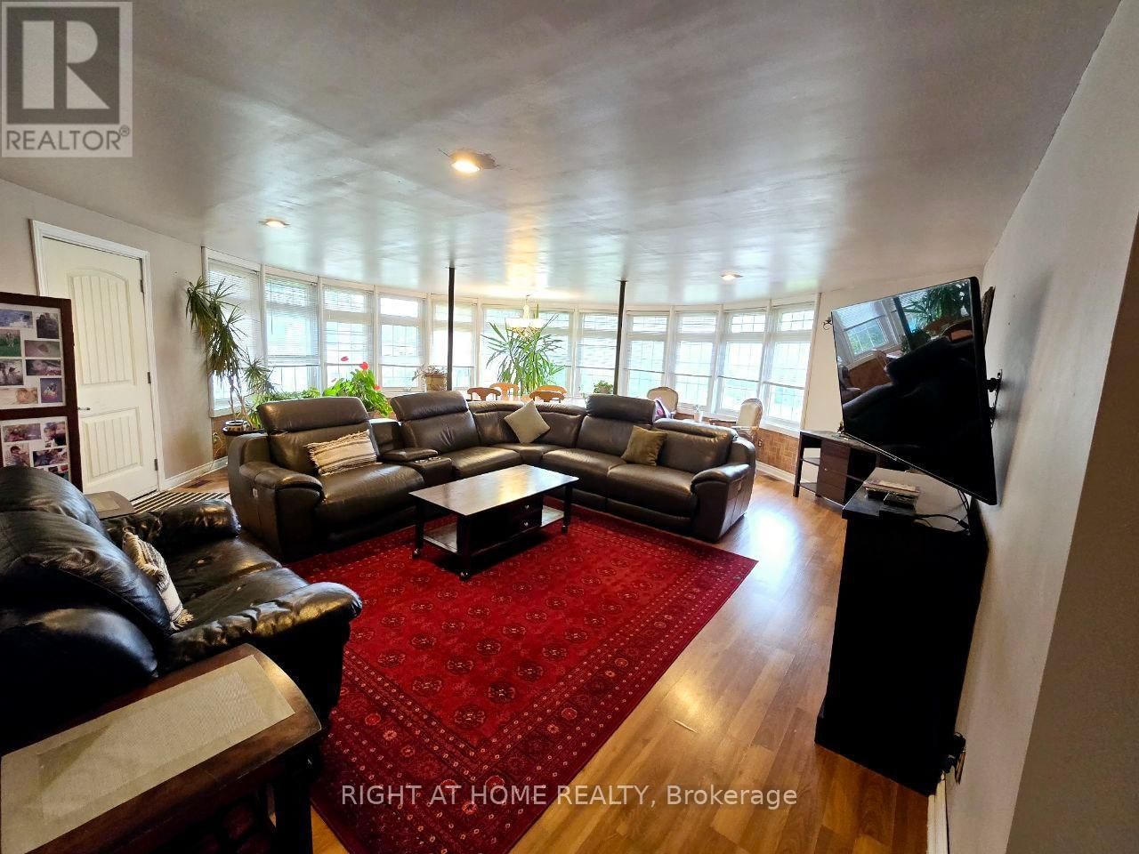 1196 RAINBOW STREET Image 8