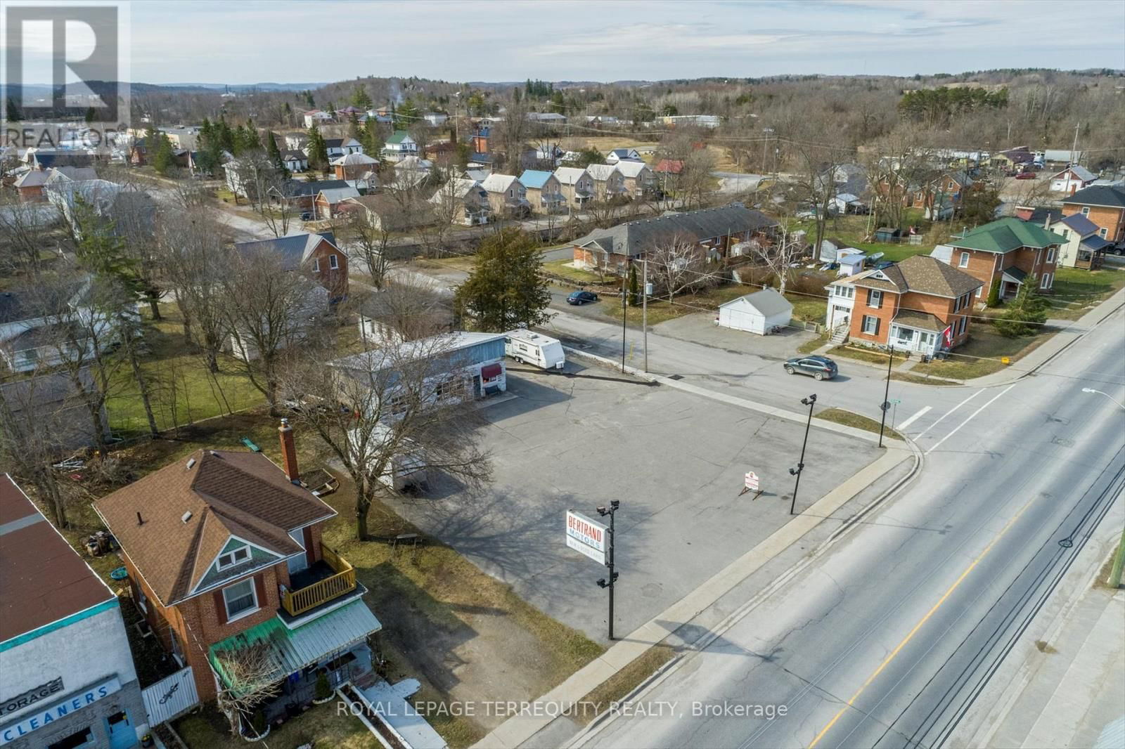 119 BRIDGE STREET WEST Image 10