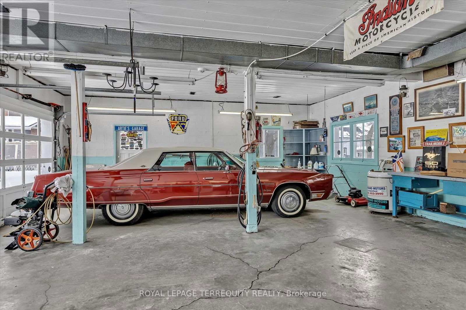 119 BRIDGE STREET WEST Image 15