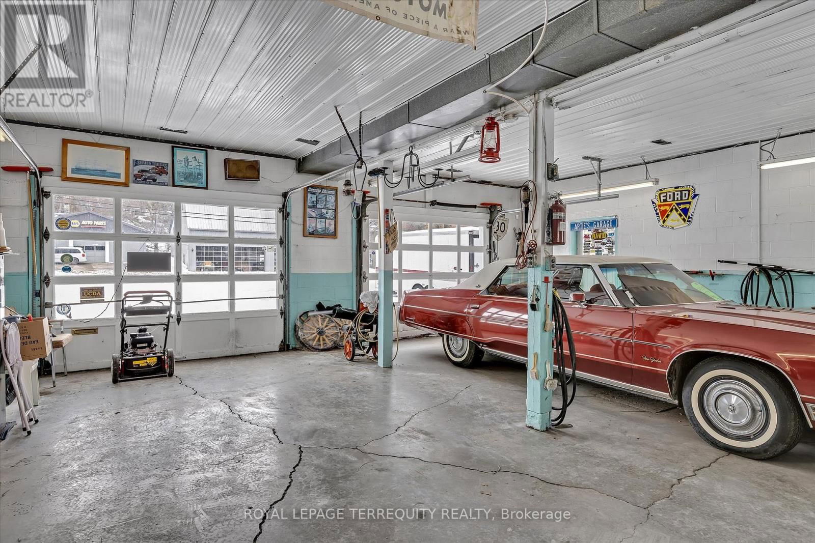 119 BRIDGE STREET WEST Image 16