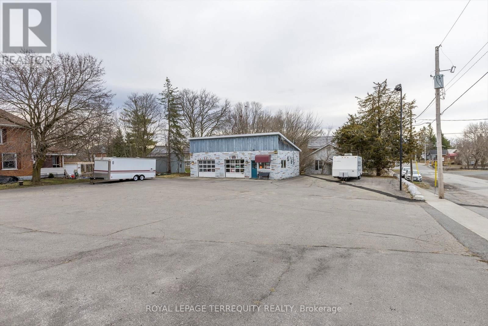 119 BRIDGE STREET WEST Image 24