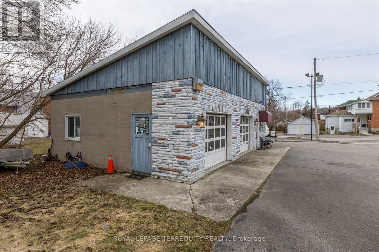 119 BRIDGE STREET WEST Image 7