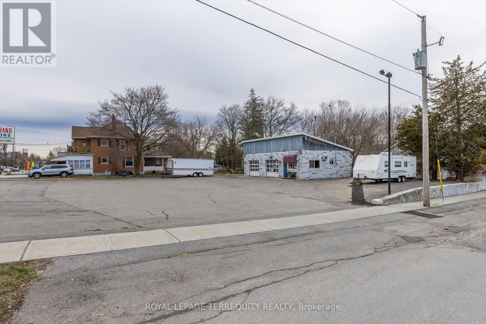 119 BRIDGE STREET WEST Image 8
