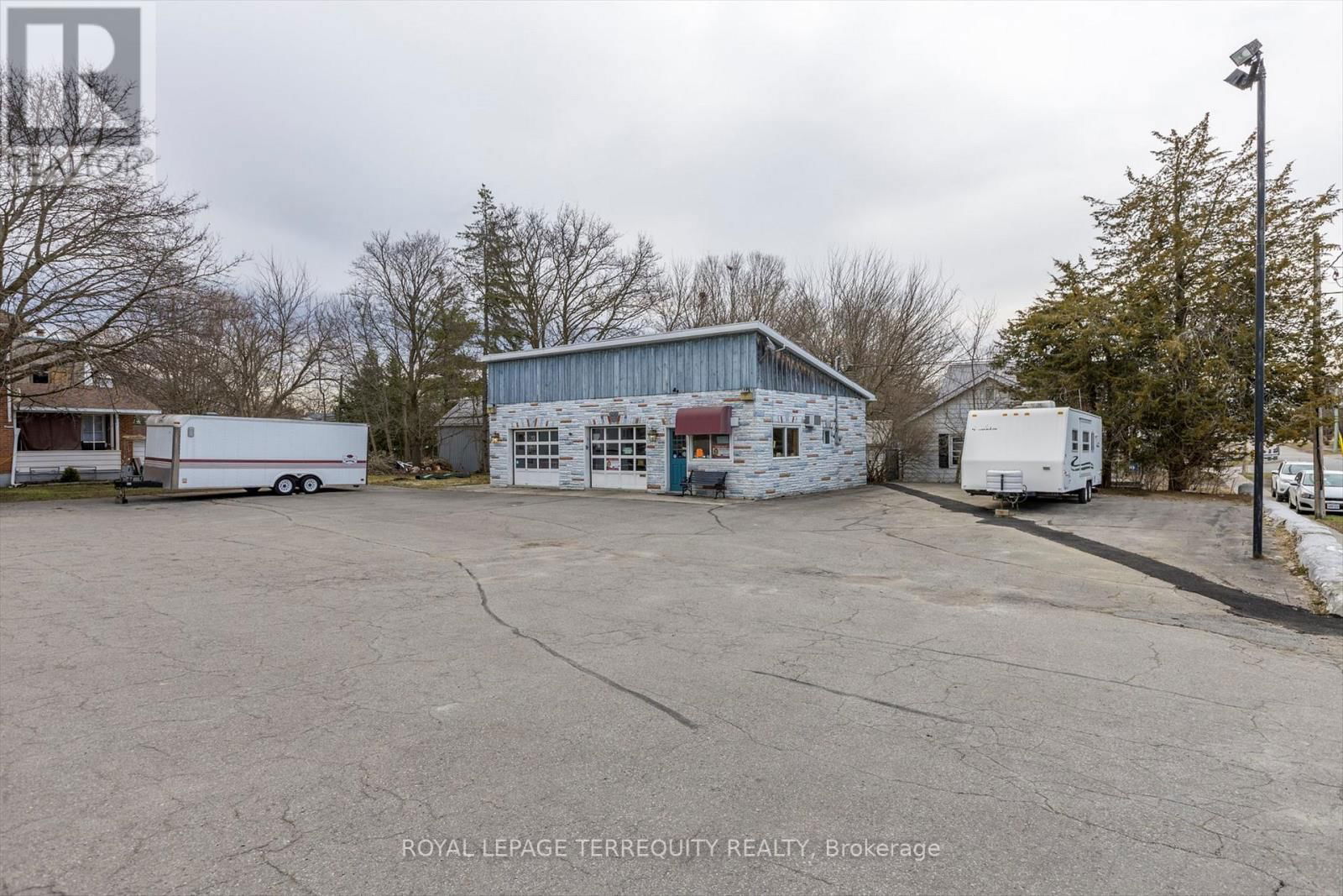 119 BRIDGE STREET WEST Image 9