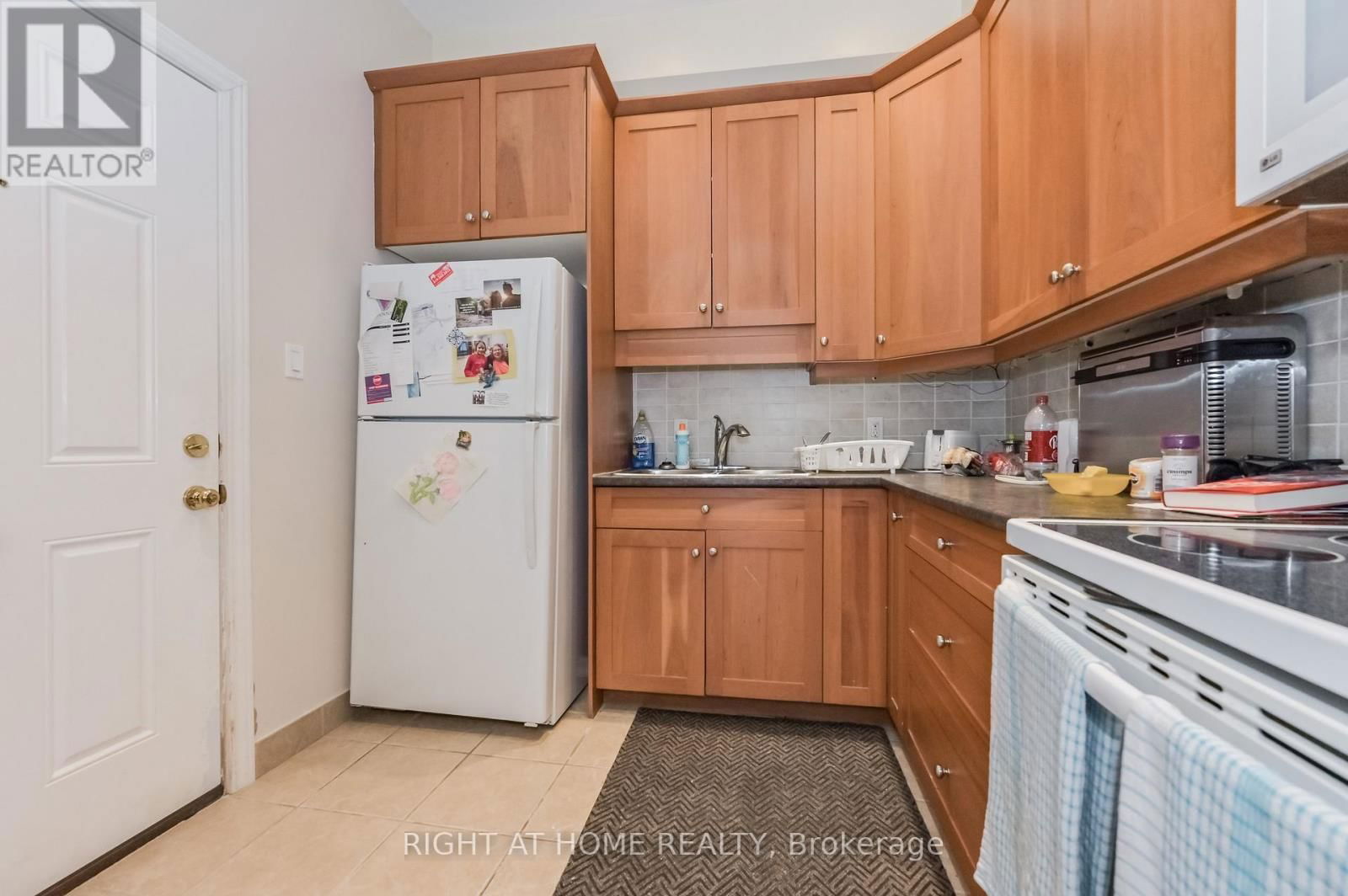 210 YORK STREET Image 10