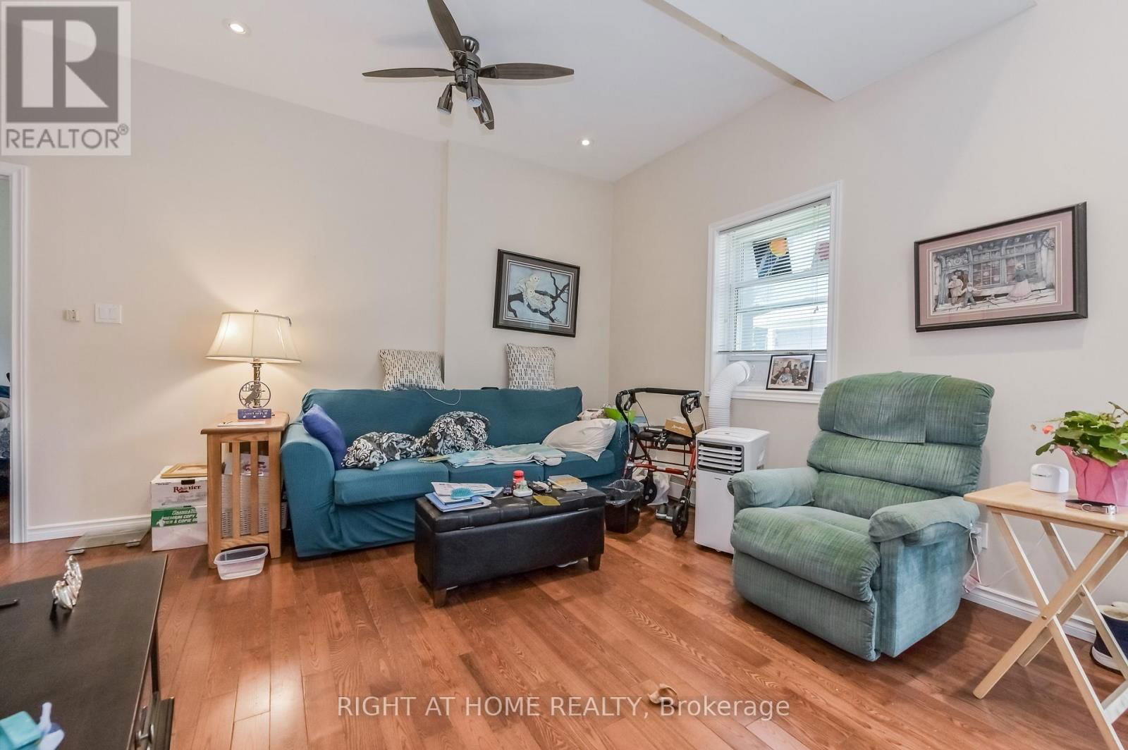 210 YORK STREET Image 11