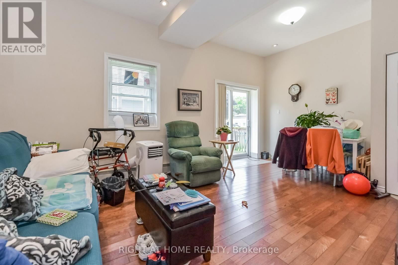 210 YORK STREET Image 12