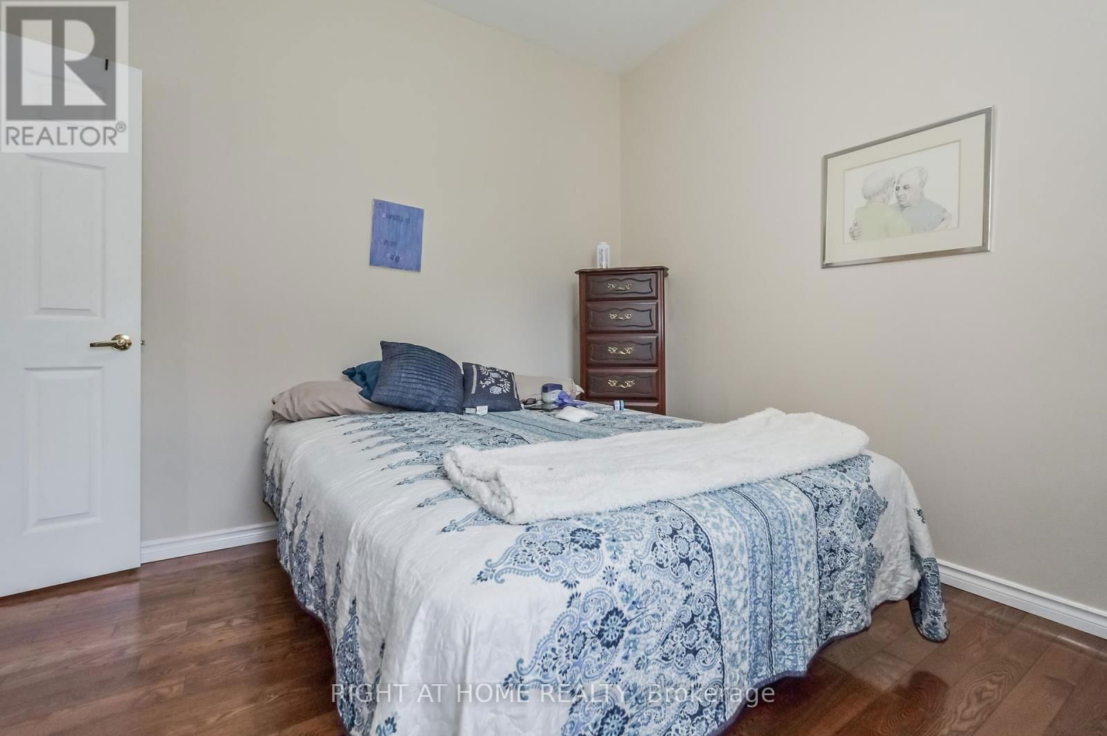 210 YORK STREET Image 17