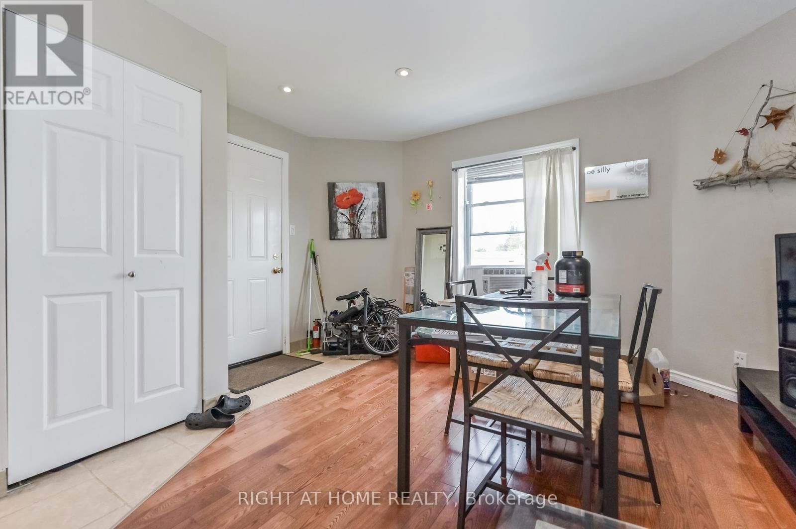 210 YORK STREET Image 18
